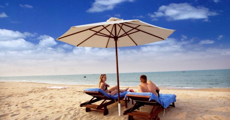 Free & Easy: Nha Trang Beach Relaxation