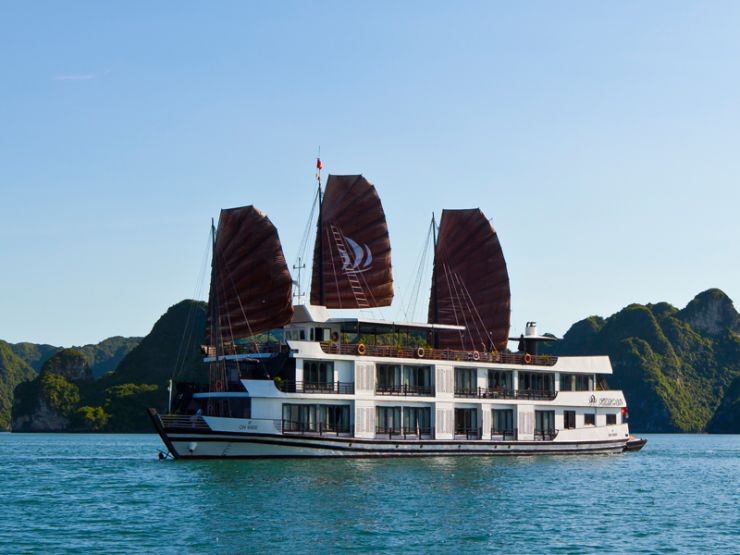 Pelican Cruise Halong