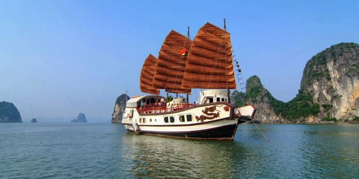 Red Dragon Junk Halong