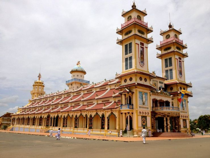 Cao Dai Temple – Cu Chi Tunnels