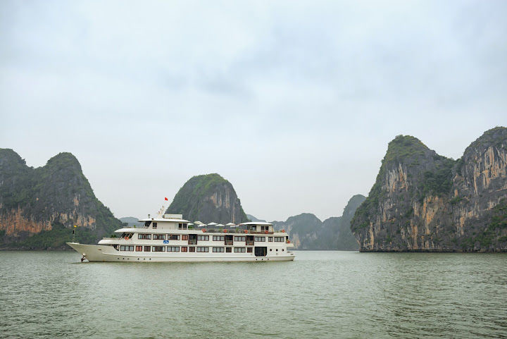 La Vela Cruise Halong
