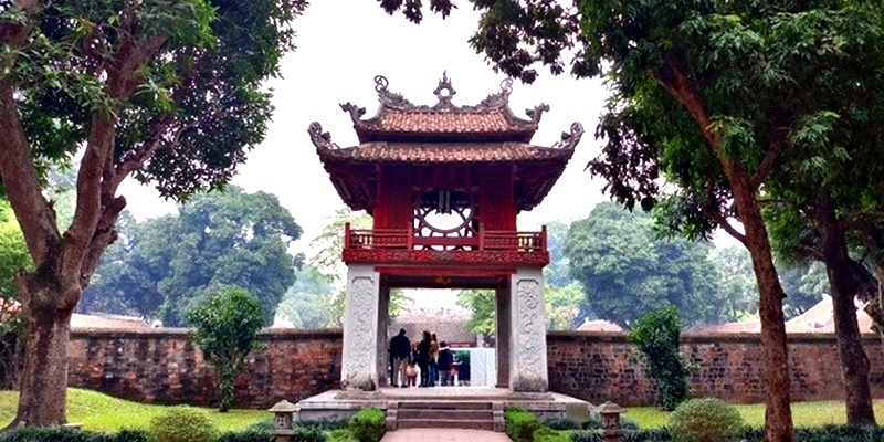Hanoi Fabulous Food & Sights Motorbike Tour
