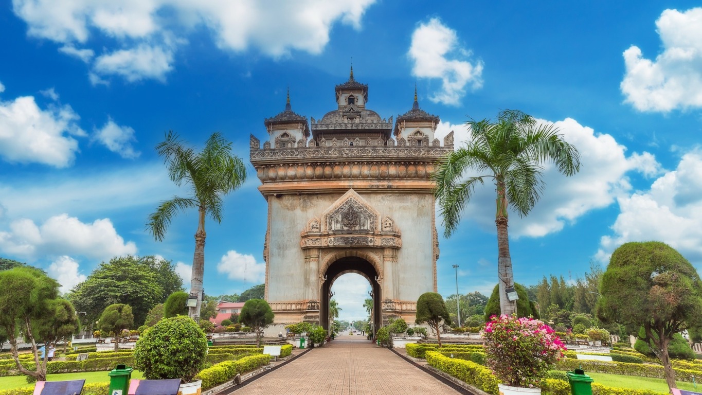 5 Days Highlights of Laos: Vientiane – Plain of Jars – Luang Prabang